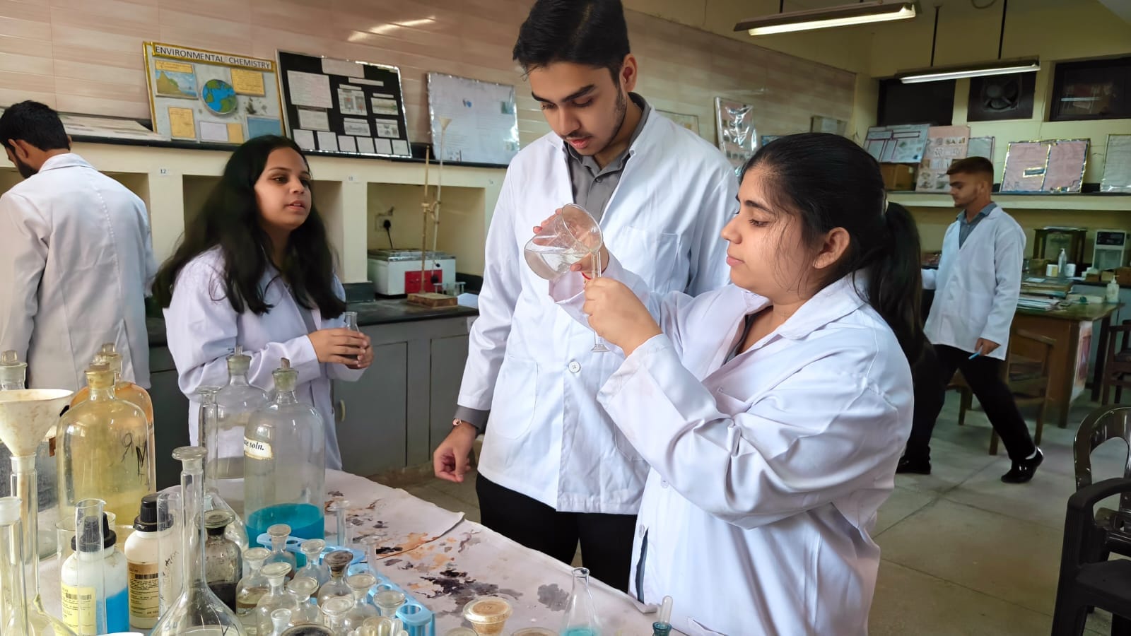 Chemistry Laboratory photograph 3